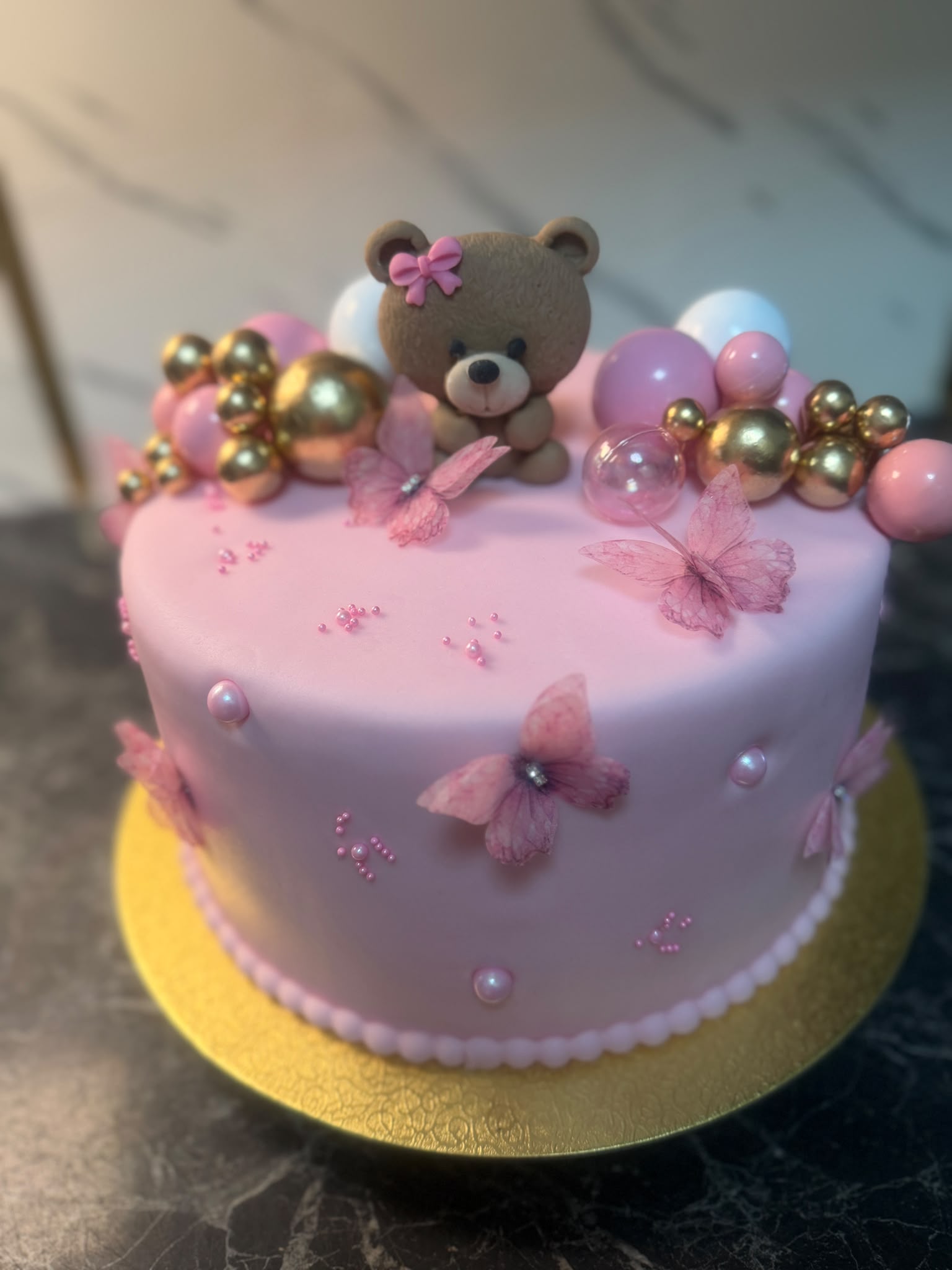 Rosa Kindertorte mit Bärchen
