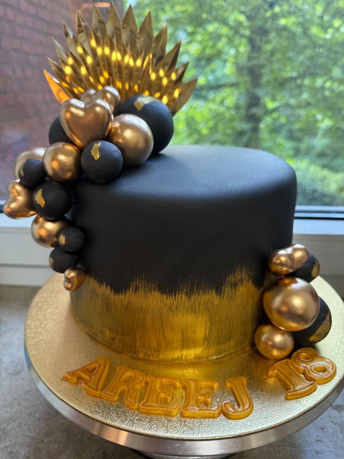 Schwarz-goldene Geburtstagstorte